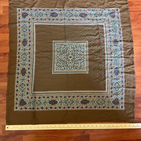 Beautiful Olive Green Floral scarf. Soft and lightweight. Unknown fabric. - Picture 5 of 6